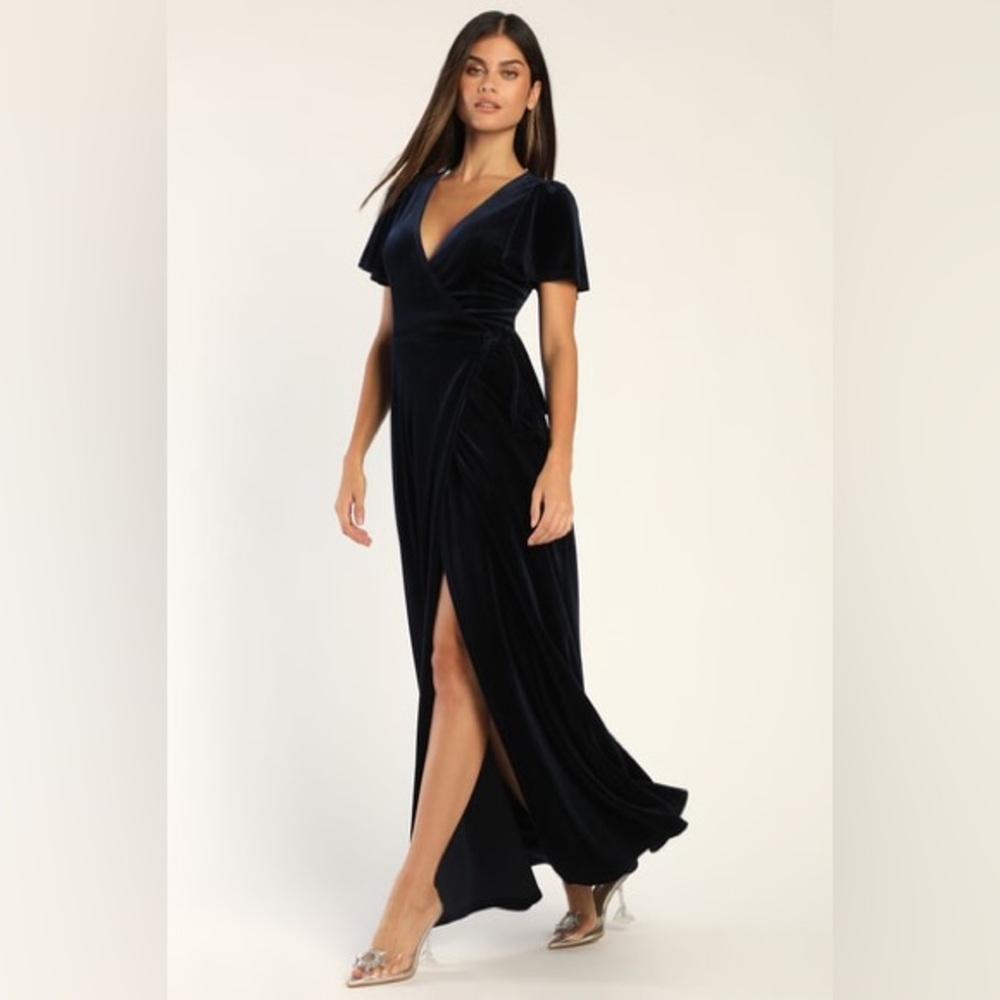 Lulu’s navy velvet maxi dress.